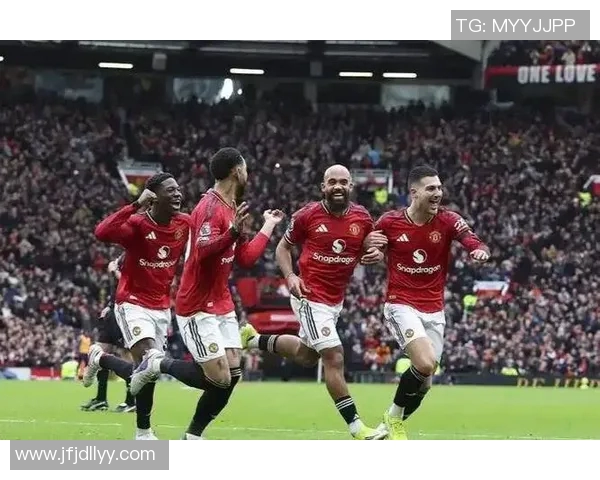 曼联vs劲敌对决展现足球魅力球迷期待激情四溢的比赛盛宴 曼联vs劲敌对决展现足球魅力球迷期待激情四溢的比赛盛宴